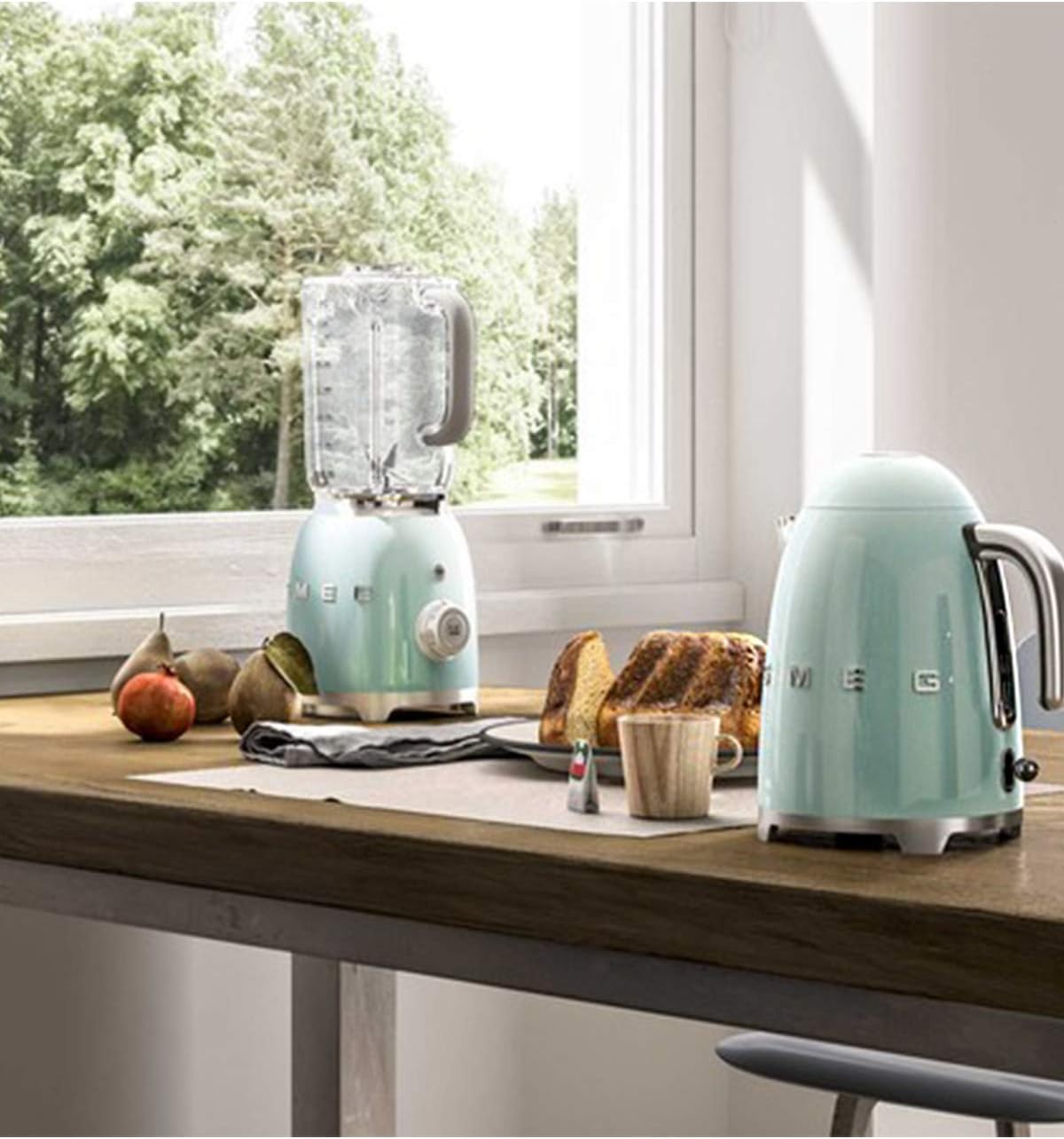 Variable Temperature Kettle KLF04BLEU 1.7 L, Multiple Temperature Settings, Washable Limescale Filter, Automatic Safety Shut-Off, Water Level Indicator, Cable Storage, 2400W, Black