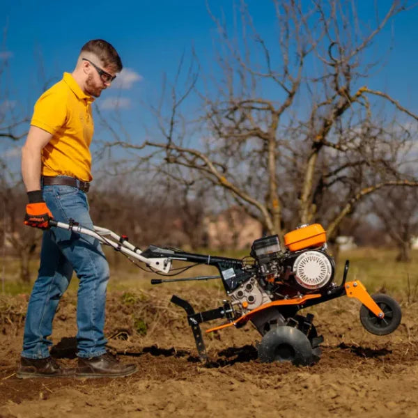 Powerful petrol-powered tiller, 212 cm tall, 80 cm wide.