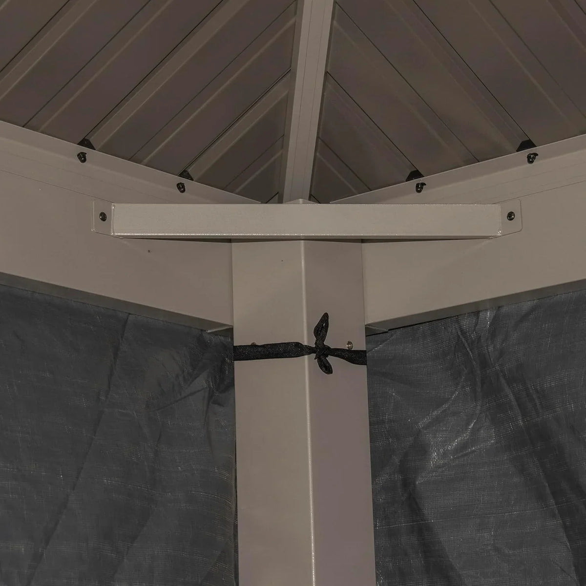 Universal winter tarpaulin, suitable for tall sunshades, used for storing barbecue grills and outdoor furniture, with fireproof and weather-resistant properties, measuring 10 feet by 12 feet, and in gray color.